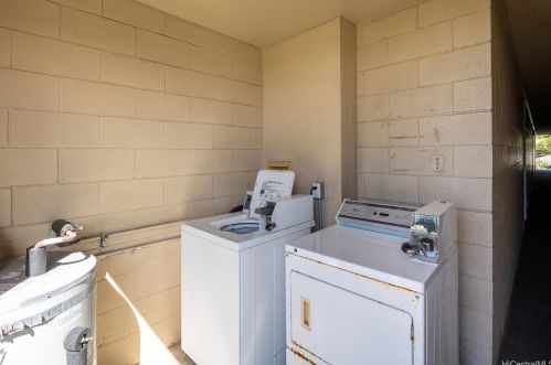 1687 Pensacola St, Honolulu HI  96822-2614 exterior