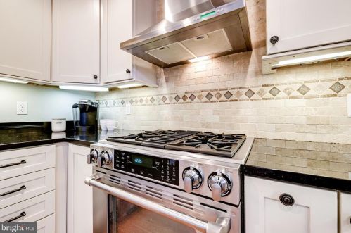 2122 Rampart Dr, Alexandria VA exterior