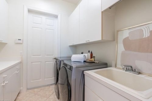 319 Lambton Ln, Naples FL 34104-7865 exterior