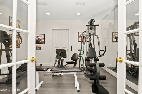 26 Andrews Farm Rd, Greenwich CT 06831-3100 exterior