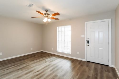 2101 Ruby Rd, Irving TX  75060-7114 exterior