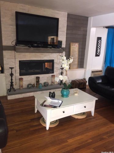 103 Liberty Ave, Babylon, NY 11703-5403