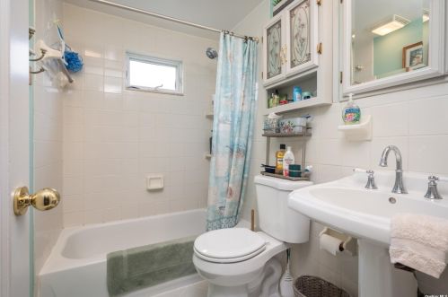 991 Kahle St, Bohemia NY 11716-2104 exterior