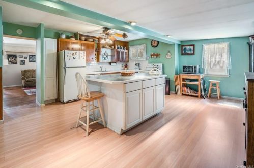 9 Toomey Dr, Poughkeepsie NY 12603-4215 exterior