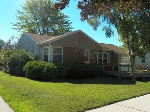 737 32nd St, Manitowoc, WI 54220-4312