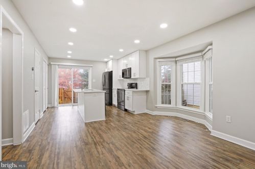 2960 Kings Station Ct, Alexandria VA  22306-1063 exterior