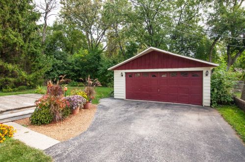 6038 Ironwood Ln, Milwaukee WI 53217-4423 exterior