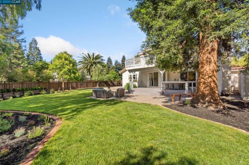 1194 Court Ln, Concord CA 94518-1744 exterior