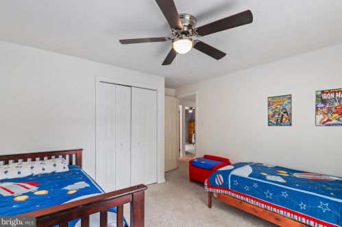 1426 Cellar Crk Way, Herndon VA 20170-2805 exterior