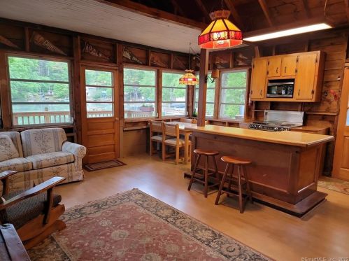 8 Arnold Ln, Killingly CT 06241-1515 exterior