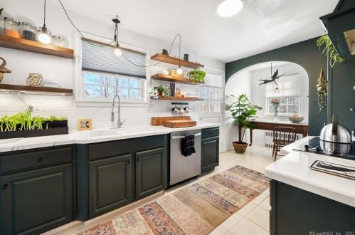 616 Poquonock Ave, Windsor CT  06095-2204 exterior