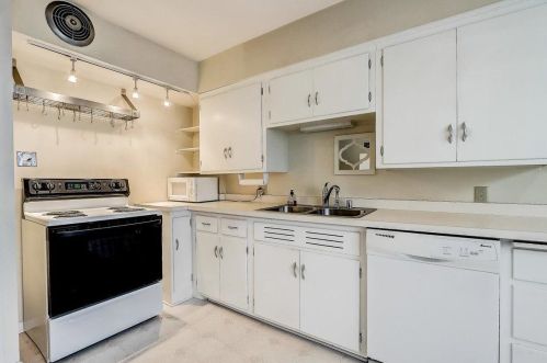 4543 Ardmore Ave, Milwaukee WI 53211-1402 exterior