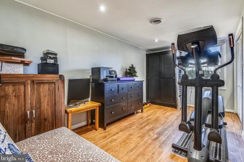 9104 Fls Chapel Way, Rockville MD 20854-2455 exterior