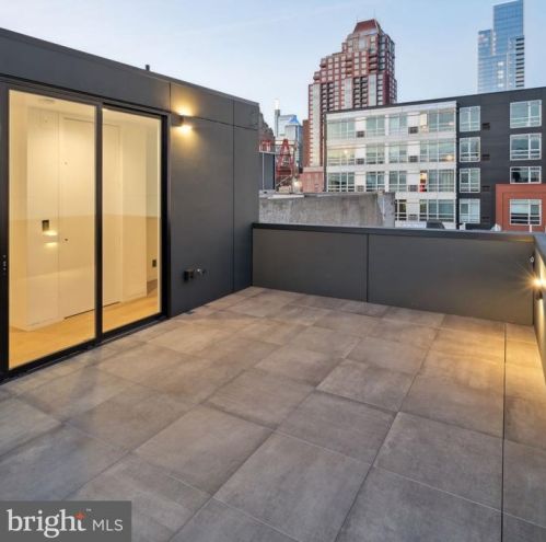 1355 Kater St, Philadelphia PA 19147-1817 exterior