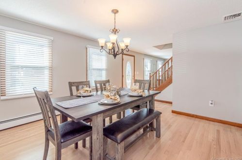 4 Celtic Ct, Enfield CT 06082-5777 exterior