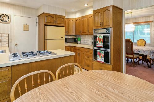 37 Cross Bow Ln, Commack NY 11725-1205 exterior