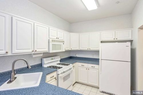 3326 Franklin Ln, Rockaway NJ 07866-5820 exterior