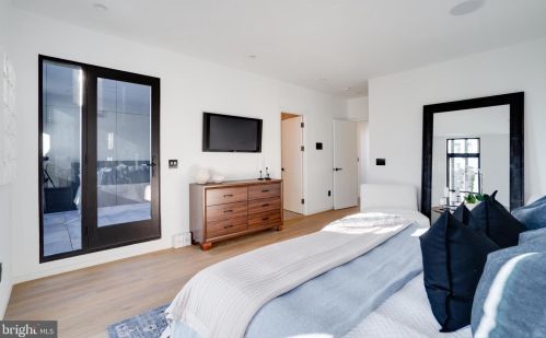 1355 Kater St, Philadelphia PA 19147-1817 exterior