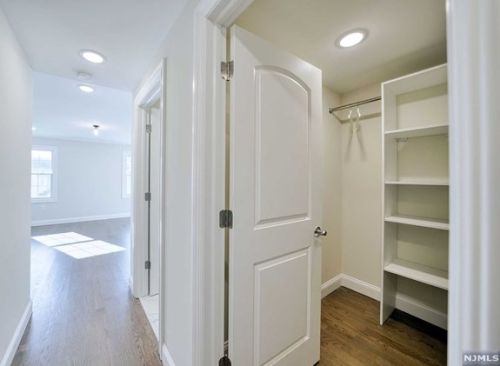 161 Adams Ave, River Edge NJ 07661-1437 exterior