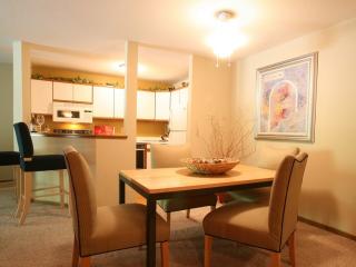 2828 Jordan Ave, Hopkins MN  55305-3509 exterior