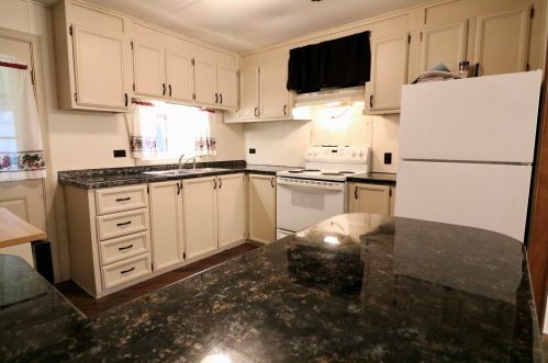 7 Centerwood Dr, Concord, NH 03301-5216