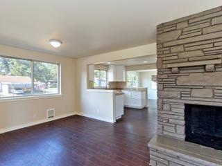 154 142nd St, Seattle, WA 98166-1522