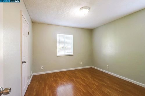 2704 Crescent Dr, Concord CA 94520-1919 exterior