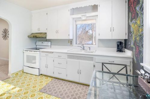 1 10 St, Duluth MN 55806-1227 exterior