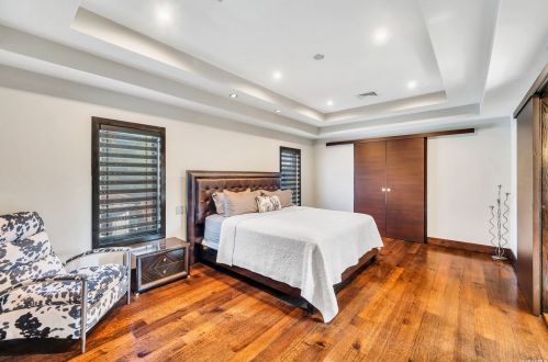 795 Kearny Dr, Valley Stream NY 11581-3624 exterior