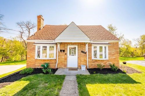 1116 Michael Dr, Pittsburgh, PA 15227-3946