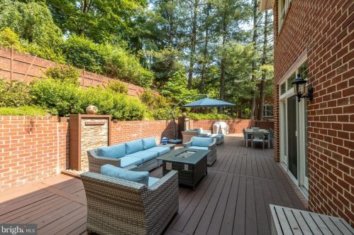 1941 Valleywood Rd, Mc Lean VA  22101-4931 exterior