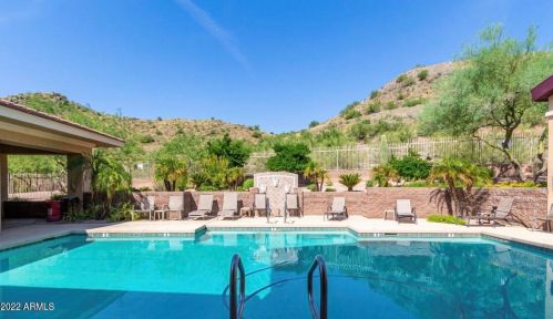 9820 Central Ave, Phoenix AZ  85020-1032 exterior