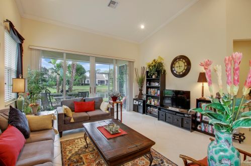 9201 Wentworth Ln, Fort Pierce FL  34986-3287 exterior