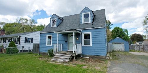 15 Oleander St, West Springfield, MA 01089-2615