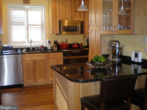 215 Aspen St, Alexandria VA  22305-1813 exterior