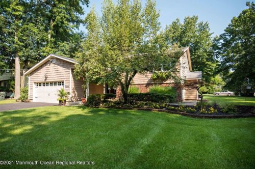 607 Auth Ave, Oakhurst, NJ 07755-2802