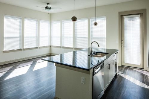 7606 Eastern Ave, Dallas TX  75209-5162 exterior