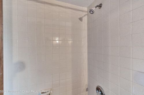 600 Edgemere Dr, Red Bank NJ 07711 exterior