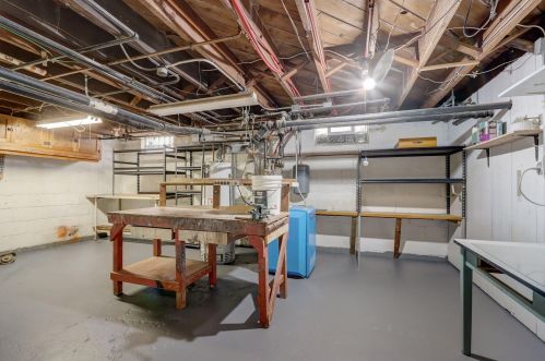 725 Lk Vw Ave, Milwaukee WI 53217-4857 exterior