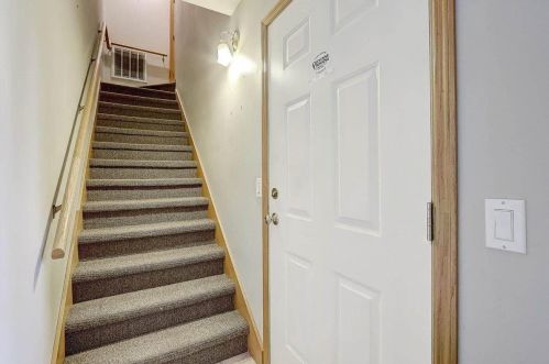 3292 Stonecreek Dr, Madison, WI 53719-5250