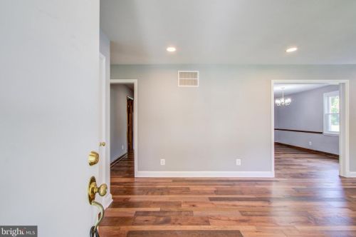 215 Highland Ave, Rockville MD  20850-4136 exterior