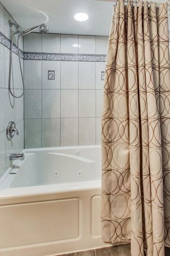 8236 Berwyn Ave, Chicago IL 60656-1455 exterior