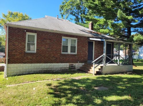 45 Reasor Dr, Saint Louis, MO 63135-1124