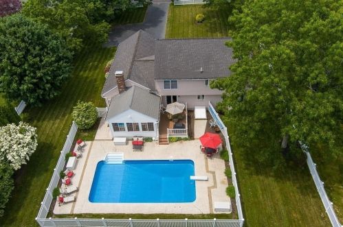 53 Blueberry Hl, Webster, MA 01570-3212