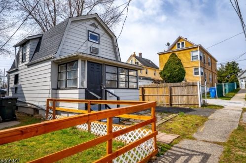 15 Douglas St, Perth Amboy NJ  08863-2205 exterior