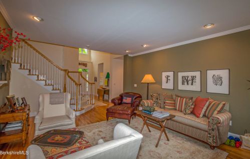 47 Fairwynds Dr, Lenox MA 01240-2729 exterior