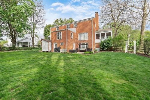 2351 Berkshire Dr, Pittsburgh PA  15241-2445 exterior