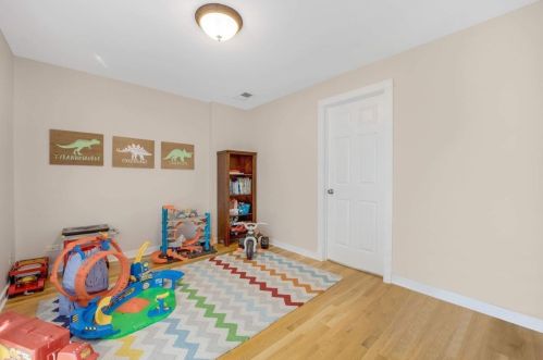 1905 Grace St, Chicago IL 60613-2901 exterior