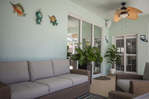 276 Ferris Dr, Fort Pierce FL 34983-8625 exterior