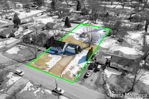 4085 Nicholl Ave, Meskegon MI 49444-3633 exterior